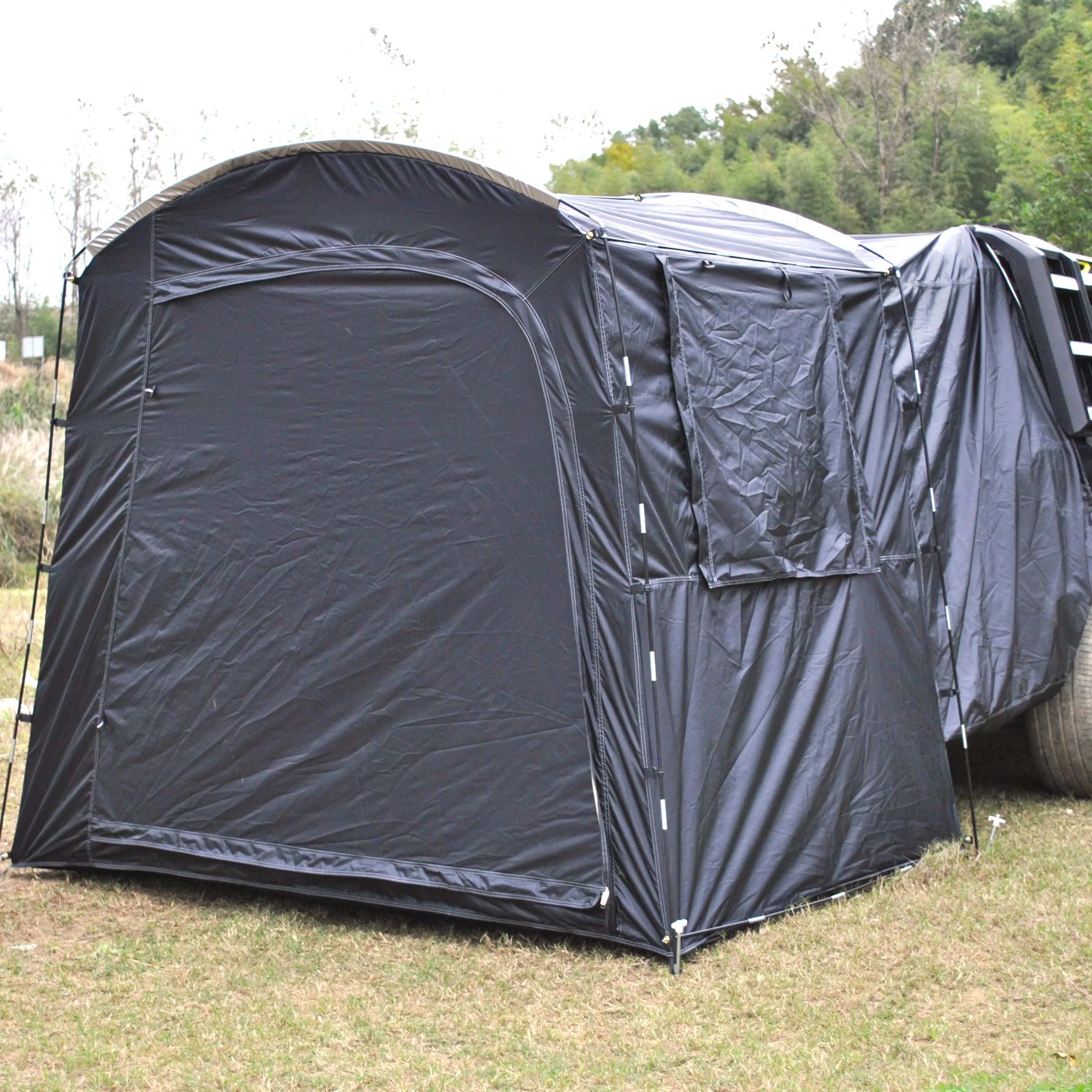 Universelles Auto-Heckklappenzelt für 3–4 Personen, vollständiger Sonnenschutz und Windschutz mit Netzfenster für Roadtrip und Camping im Freien Image