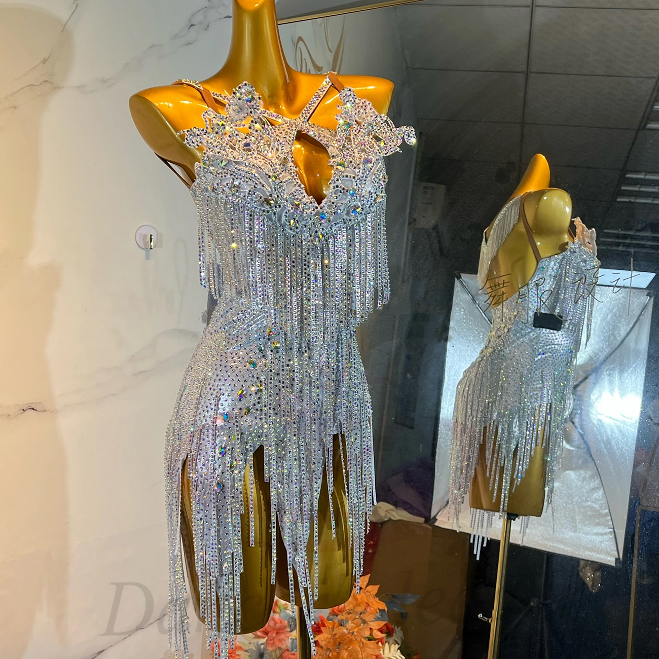 Latein-Tanzkostüm, Diamant, weiblich, Erwachsene, Kinder, hochwertiges, maßgeschneidertes Silber-Diamant-Bar-Samba-Performance-Kleid Image