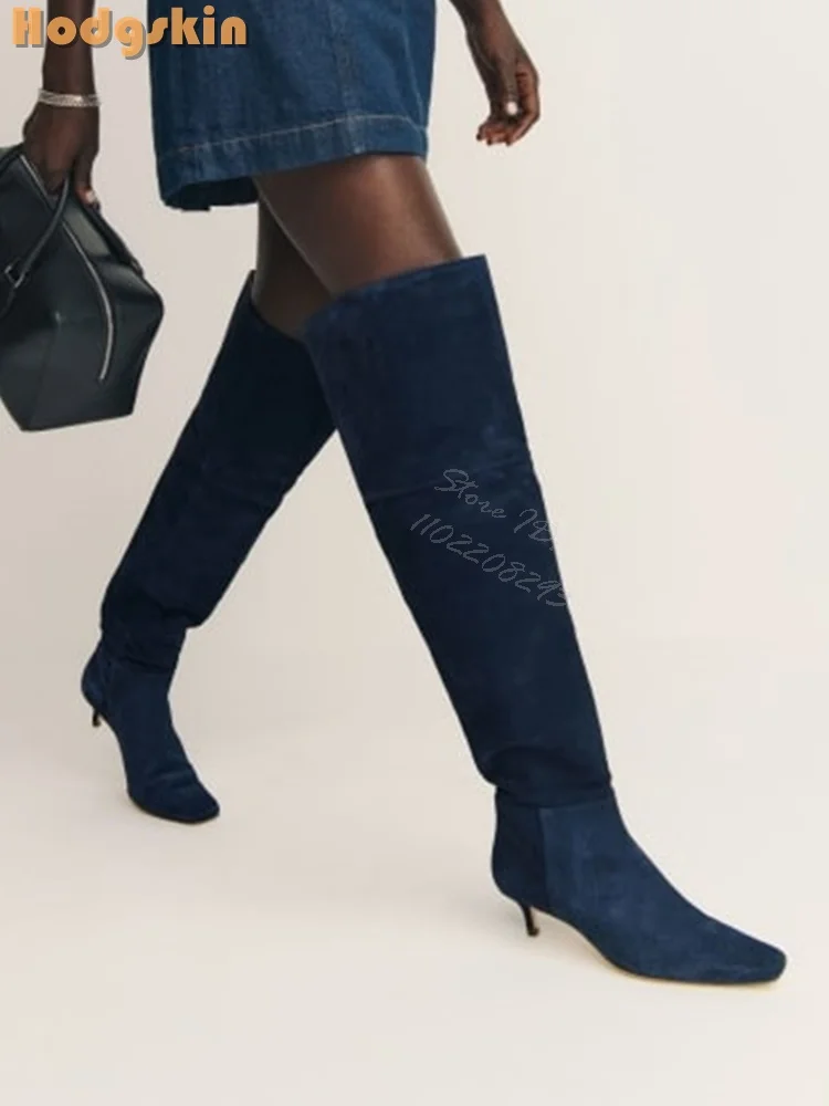 Retro-Stilettos-Stiefel aus blauem Wildleder mit spitzer Zehenpartie, solide Slip-on-Over-the-High-Stiefel, 2025, neue Herbstmode, moderne Schuhe aus PU
