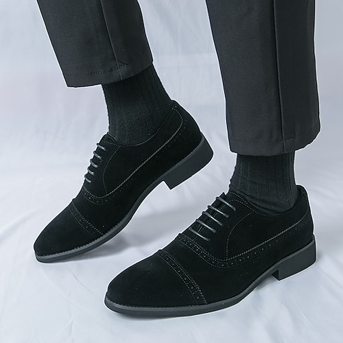 Hellbraune Schnürschuhe aus Kunstleder für Herren – stilvolle Hochzeitsschuhe für Bräutigam und Hochzeitsgäste Image