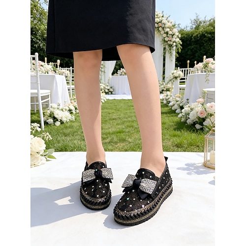 Rosafarbene Plateau-Sandalen mit Schleifendetail, romantische Brautschuhe für den Garten Rasenhochzeiten Image