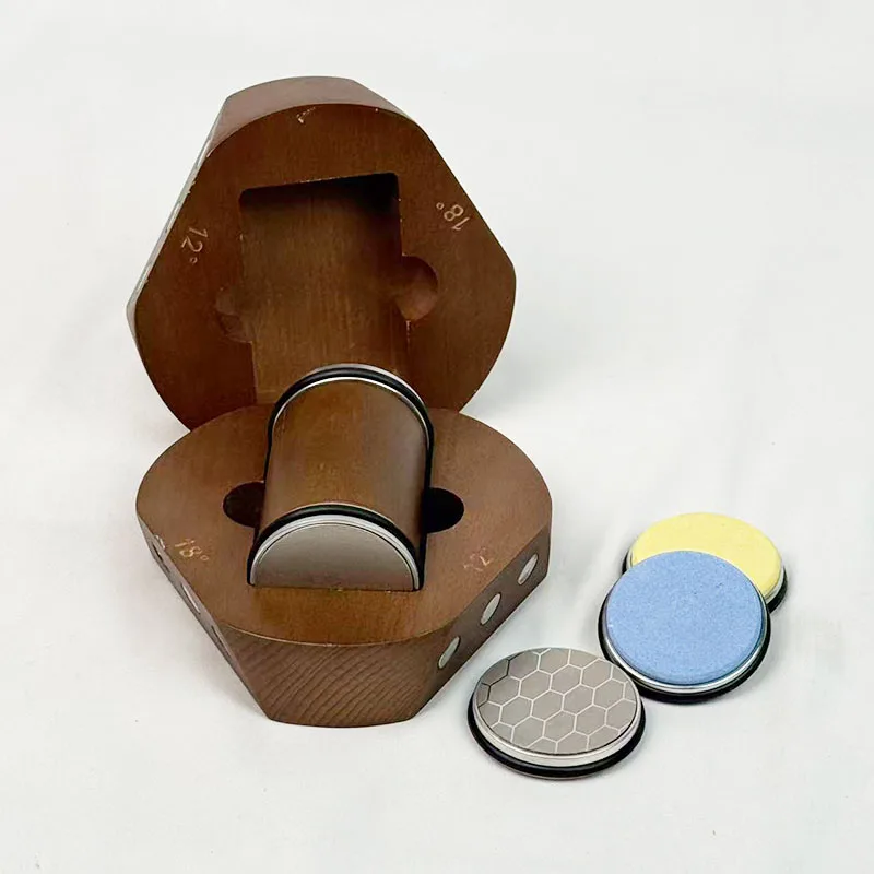 Dreieckiger rollender Messerschärfer mit runder Rolle, Aluminium – quadratisches Polster für einfache Anwendung Image
