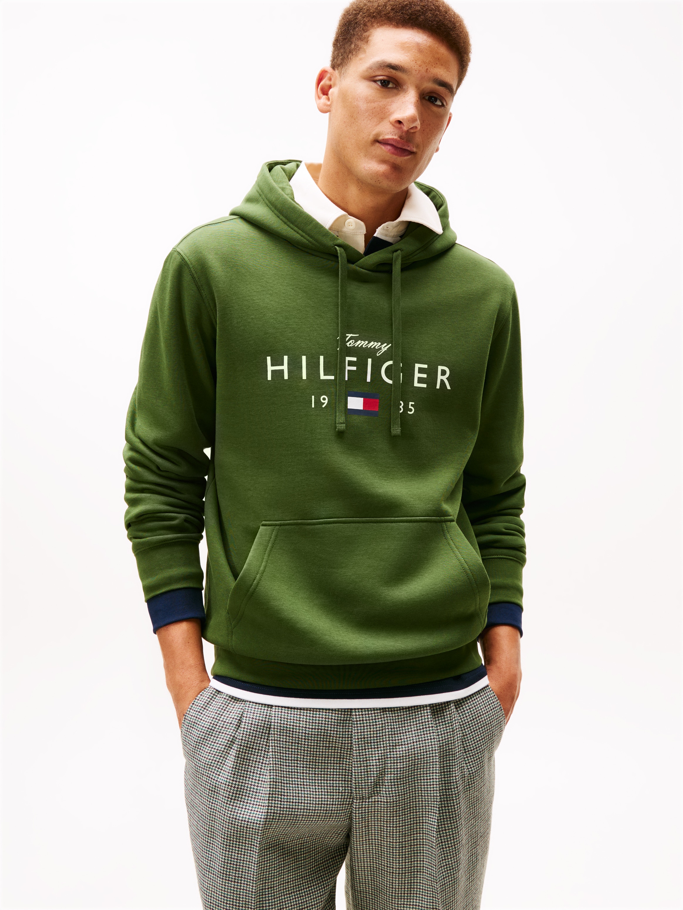 Hoodie TOMMY HILFIGER "BRAND LOVE BIG HILFIGER", Herren, Gr. M, mountain pine, Sweatware, Obermaterial: 77% Baumwolle, 23% Elasthan, regular fit normal, Rippbündchen, Sweatshirts Hoodie, mit Logo-Grafik, normale Passform