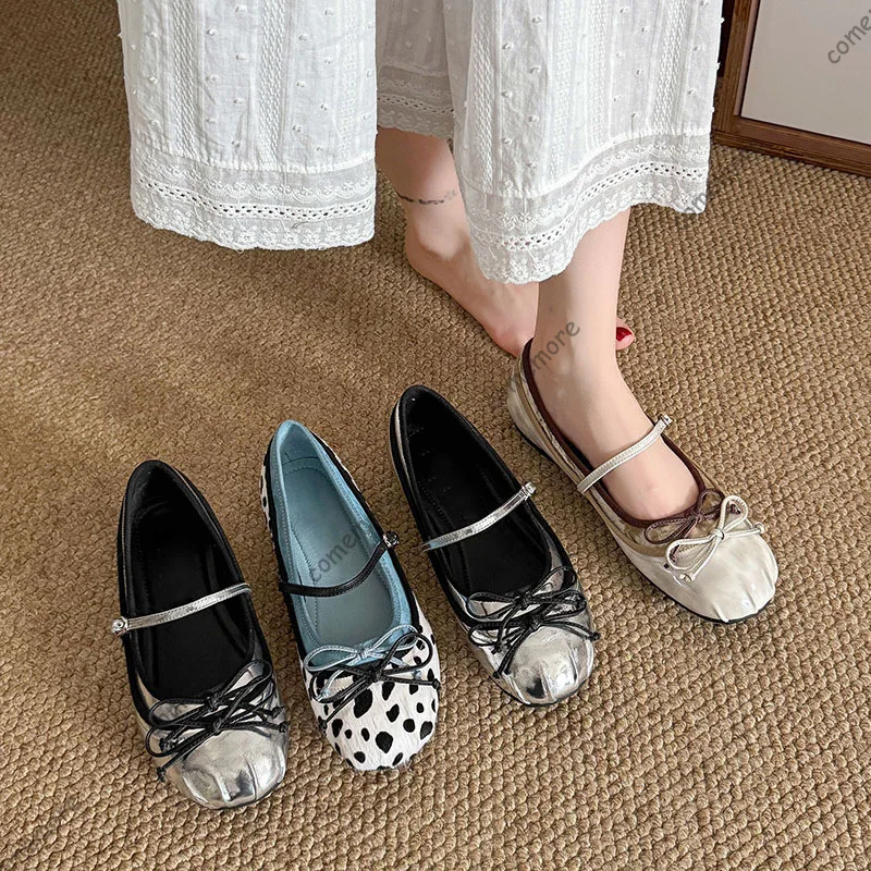 Fliege, bunte Ballettschuhe, runder Kopf, weicher Boden, Mary Jane-Schuhe, flach, flacher Mund, einzelne Schuhe, lässige Gürtelschnalle, flache Schuhe