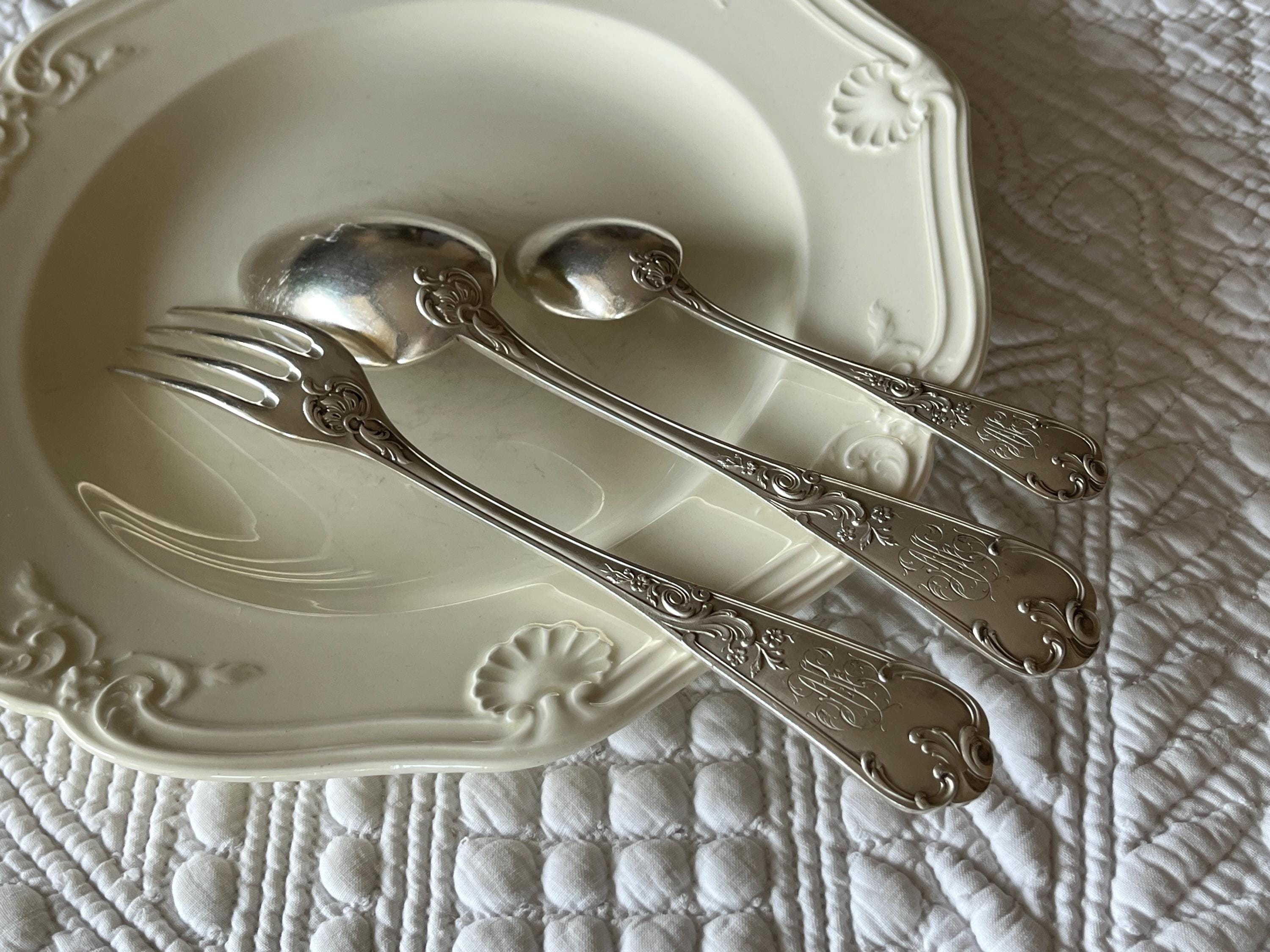 Set di posate antiche francesi placcate in argento, monogramma rococò