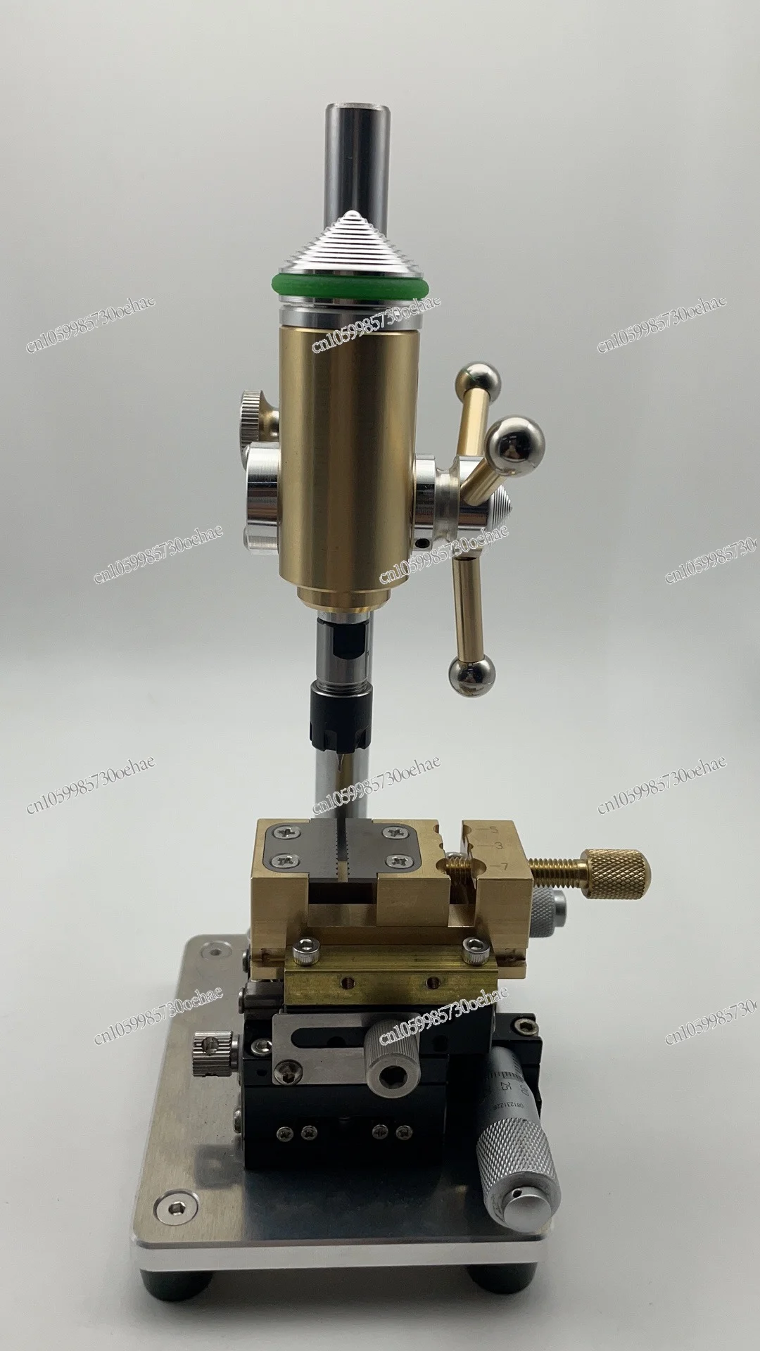 Hochpräziser Tischbohrer verfügt über einen Fehler von 0,01 μm, der Hygienebohrmaschine des Uhrenreparaturers zum Stanzen beträgt 9500 U/min Image