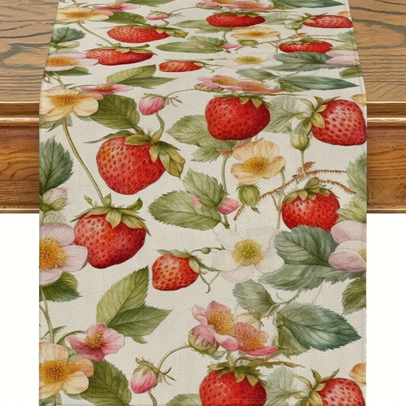 1-teiliger Tischläufer mit Erdbeer- und Blumenmuster im pastoralen Stil, mit hellem Hintergrund, Aquarell-Erdbeeren, Blumen und grünen Blattmustern, geeignet für Restaurant im Landhausstil, Image