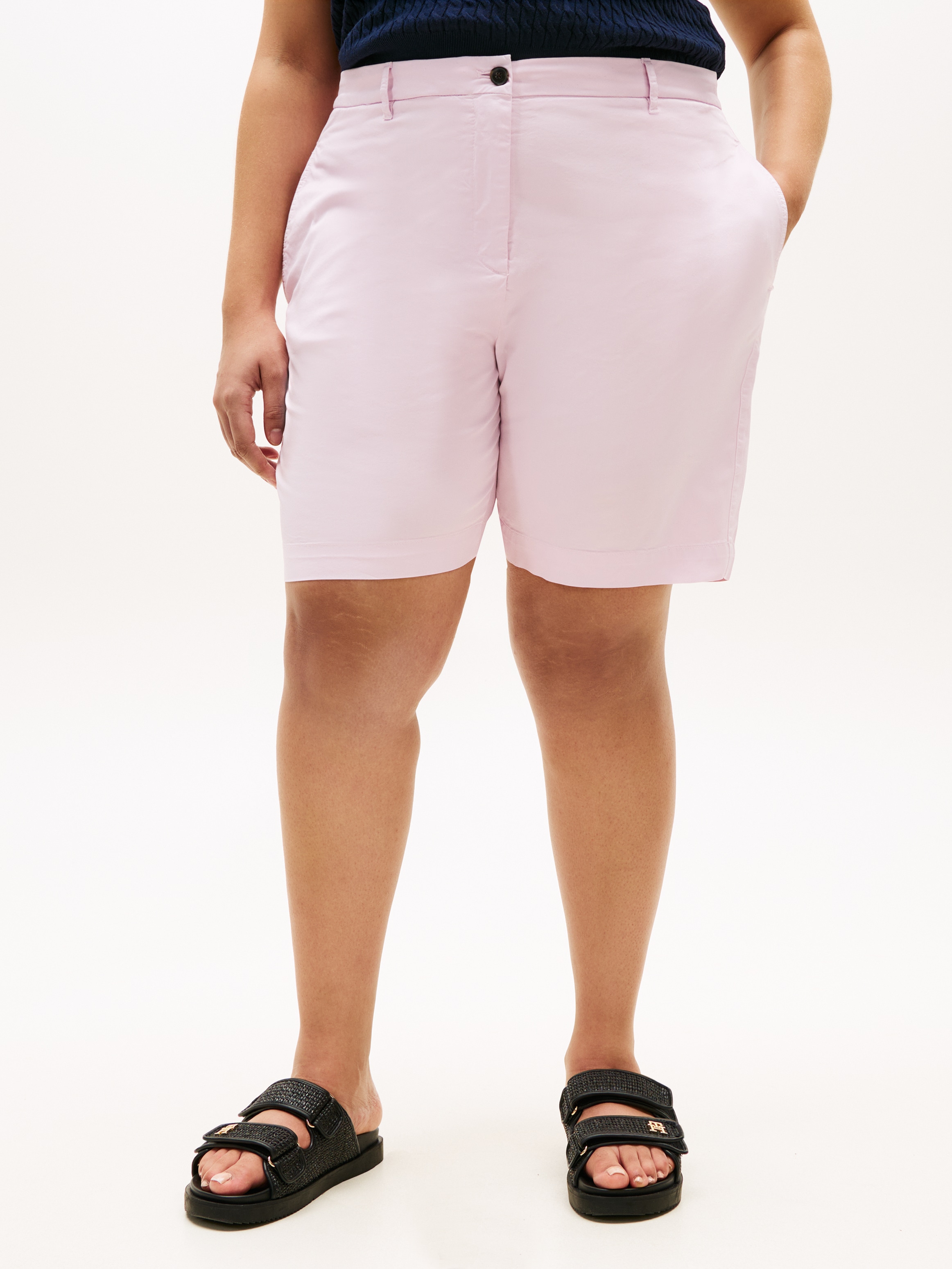 Chinoshorts TOMMY HILFIGER CURVE "CRV CO GMD BLEND CHINO SHORT", Damen, Gr. 50, N-Gr, lila powder, Web, Obermaterial: 65% Baumwolle, 33% Lyocell, 2% Elasthan, unifarben, regular fit kurz, Hosen Chinoshorts, in großen Größen