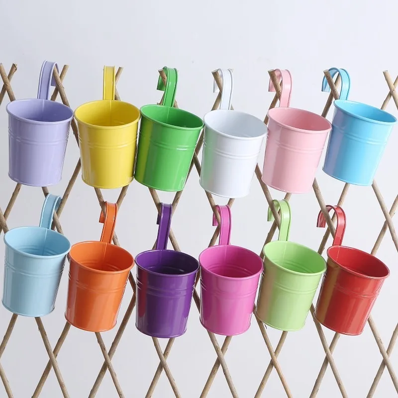 1 x bunte dekorative Blumentöpfe aus Eisen zum Aufhängen, Eimer-Pflanzgefäß mit abnehmbaren Haken für Geländer, Zaun, Balkon, Haken-Pflanzgefäß Image