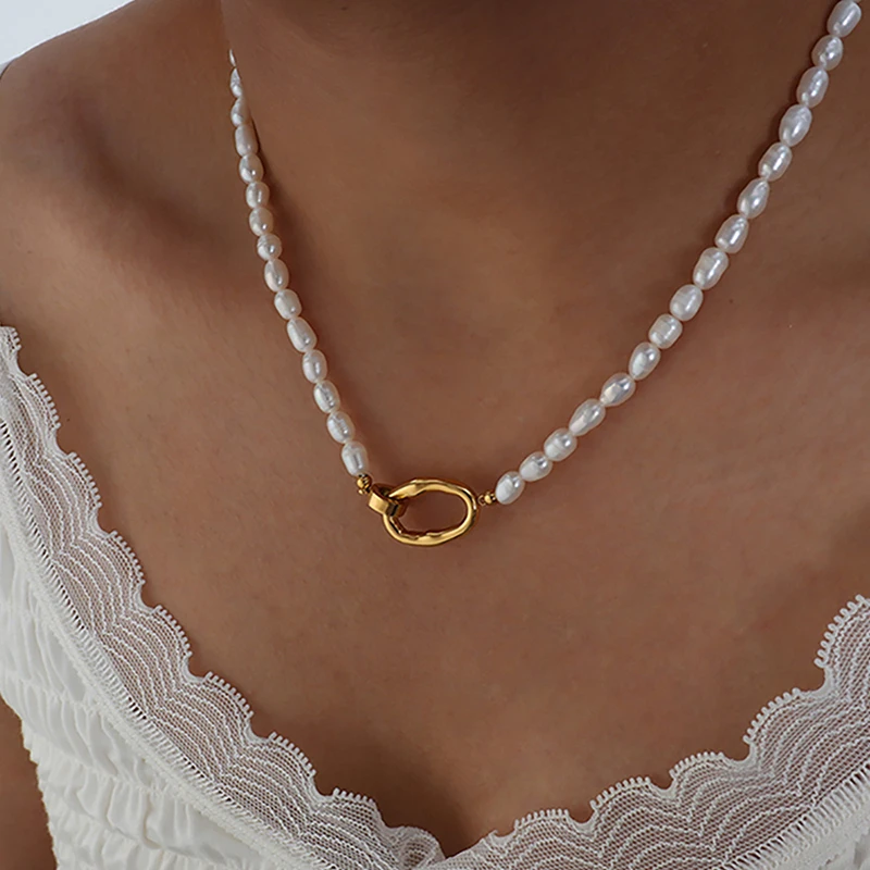 Collana di perle d'acqua dolce con temperamento alla moda Bracciale alla moda in acciaio inossidabile 316L Set di gioielli popolari per donna