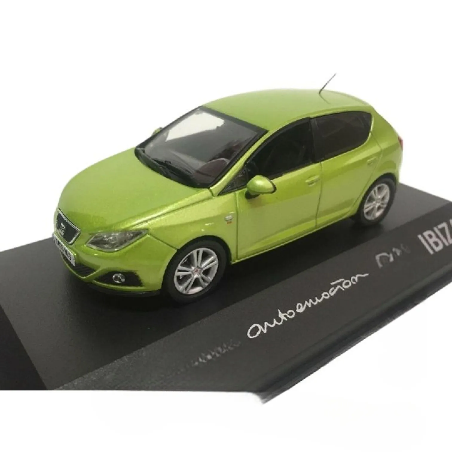 Ale-Fischer, Spanisches Automodell Ibiza in Zitrusgelb, # Maßstab 12, 1:43, Druckguss-Miniatur zum Verkauf im Angebot, Self-Emotion-Serie, Originalverpackung mit Vitrine und Identifikationsbasis