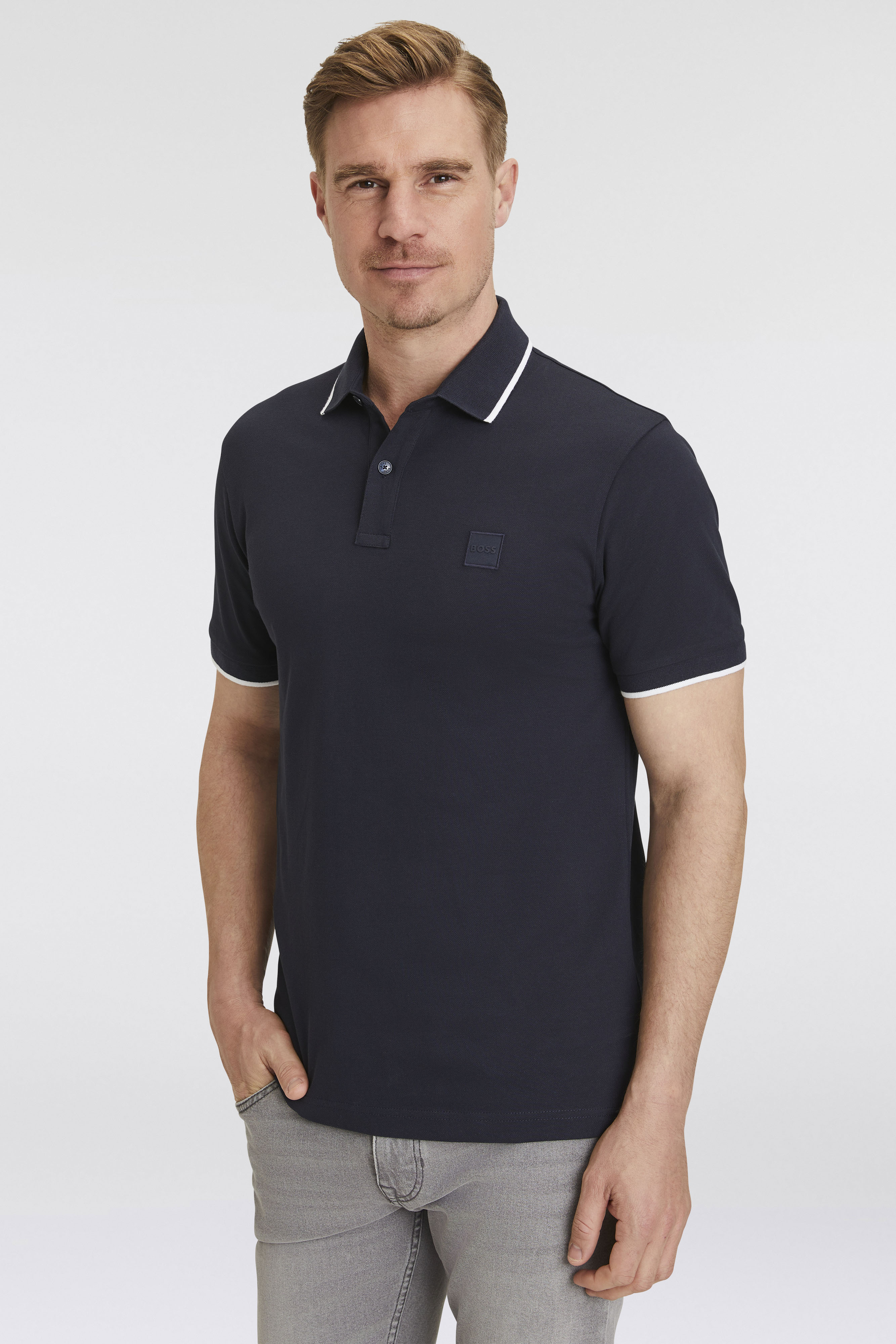 Poloshirt BOSS ORANGE "Passertip", Herren, Gr. XXL, blau (404_schwarz_blau), Piqué, Obermaterial: 95% Baumwolle, 5% Elasthan, unifarben, slim fit hüftbedeckend, V-Ausschnitt, eingesetzt Bündchen, Shirts, mit BOSS Logo-Badge