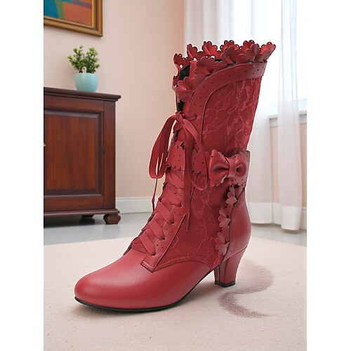 Rote viktorianische Schnürstiefeletten für Damen – rotes Kunstleder und Spitze mit Schmetterlings- und Schleifendetail, Vintage-Stil der 1920er Jahre für legere, formelle und besondere Anlässe Image