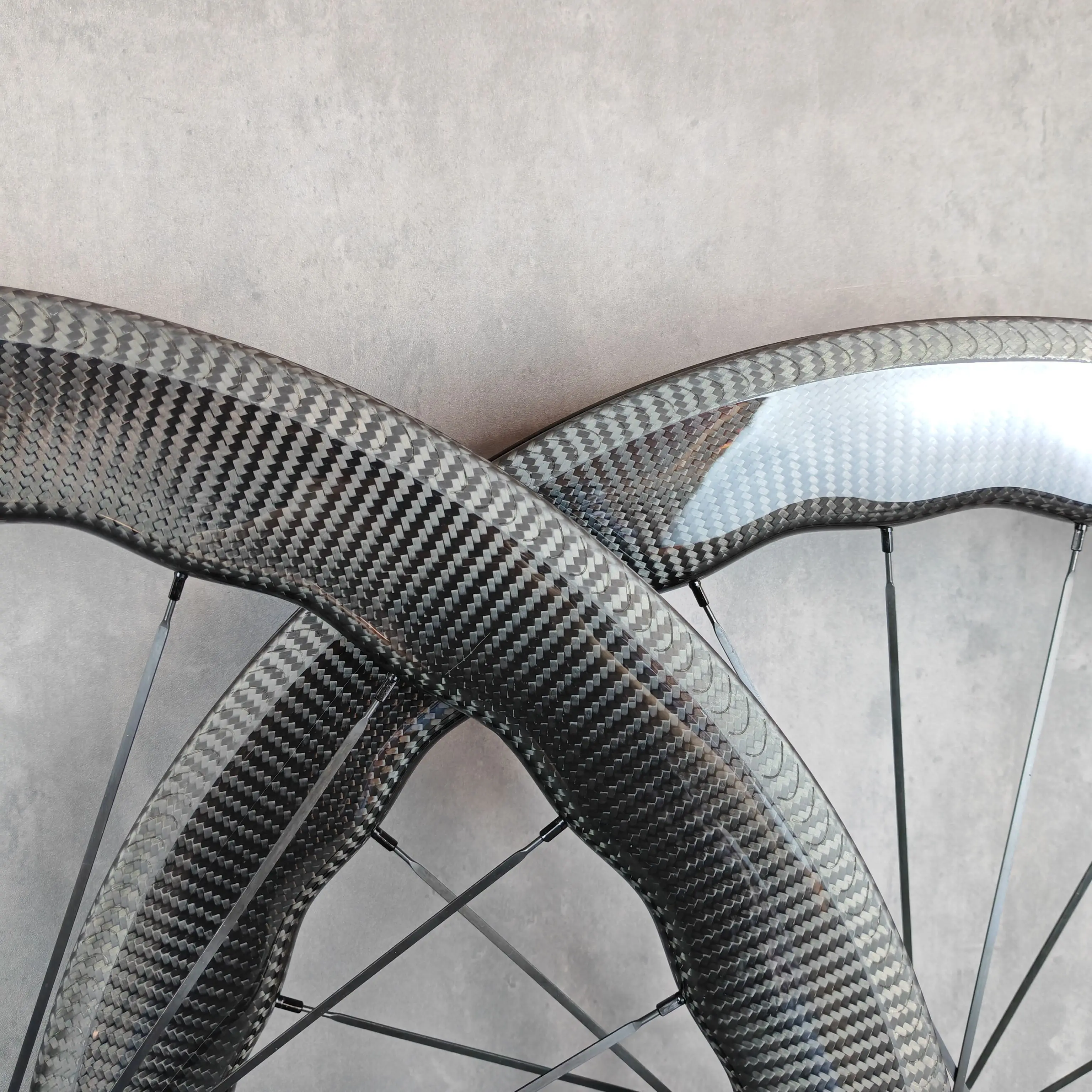 Ruote in carbonio 700C per bici da strada 6560 Wheelst con freno a cerchio ondulato, pronte senza tubo, 28 larghezza, mozzo in ceramica R13, pilastro 1432, logo personalizzato