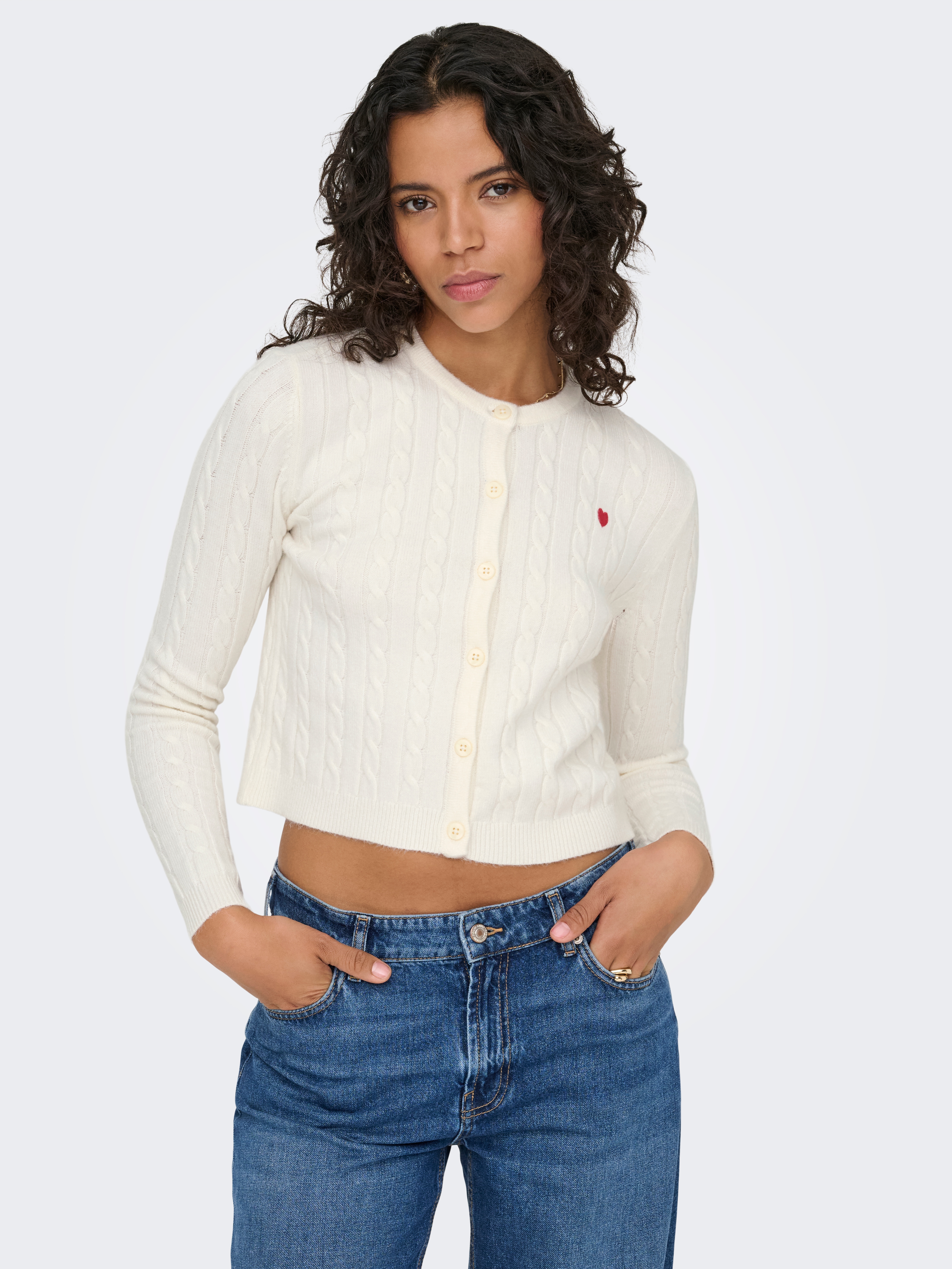 Strickjacke ONLY "ONLKATIA LS CABLE BUTTON CARDIGAN CC KNT", Damen, Gr. L, baby's breath detail:true rot heart emb, dtm button, Strick, Obermaterial: 50% Viskose, 27% Nylon, 23% Polyester, unifarben, regular fit normal, Rundhals, Strickjacken...