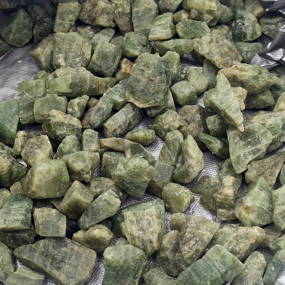 Green Apatite Raw Stone Quartz Crystal For Reiki Healing, Natural Mineral Specimen, Home Garden Decoration Gift Green Apatite Raw Stone Quartz Crystal For Reiki Healing, Natural Mineral Specimen, Home Garden Decoration Gift