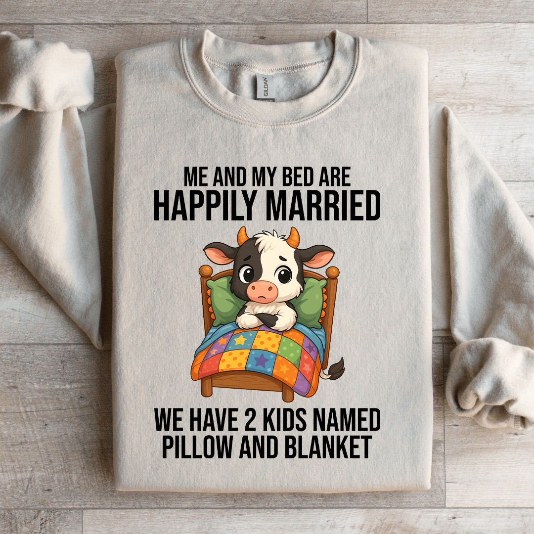 Me And My Bed Are Happily Married Sweatshirt 2XL Sand