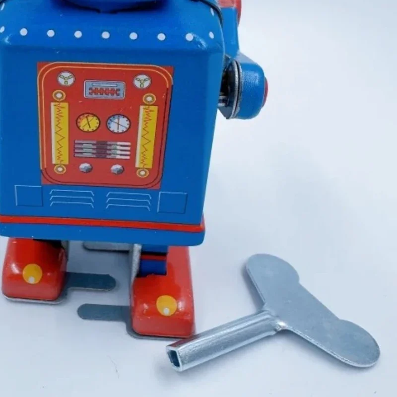 Retro-Wind-Up-Blechroboter mit Gong-Trommel, klassisches mechanisches Uhrwerk-Spielzeug für die Weihnachtsgeschenk-Kollektion und unterhaltsame Spielzeit von Kindern Image