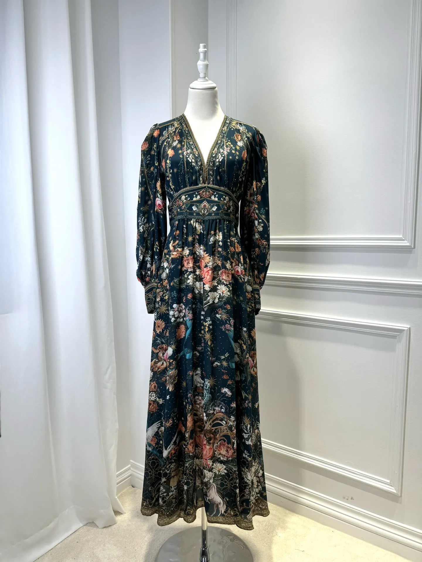 Damen-Maxikleid mit Kristallperlen, grün, Blumendruck, V-Ausschnitt, lange Ärmel, elastische Taille, Vintage-Stil, weibliche Seidenrobe