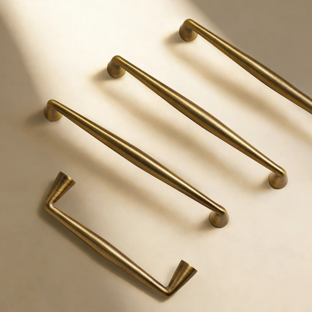 Dooroom Massiver Messing Luxus Antik Küchengriff Minimalistisches Design Stilvoller Schrank- und Kleiderschrankgriff Lange Hardware-Griffe Image