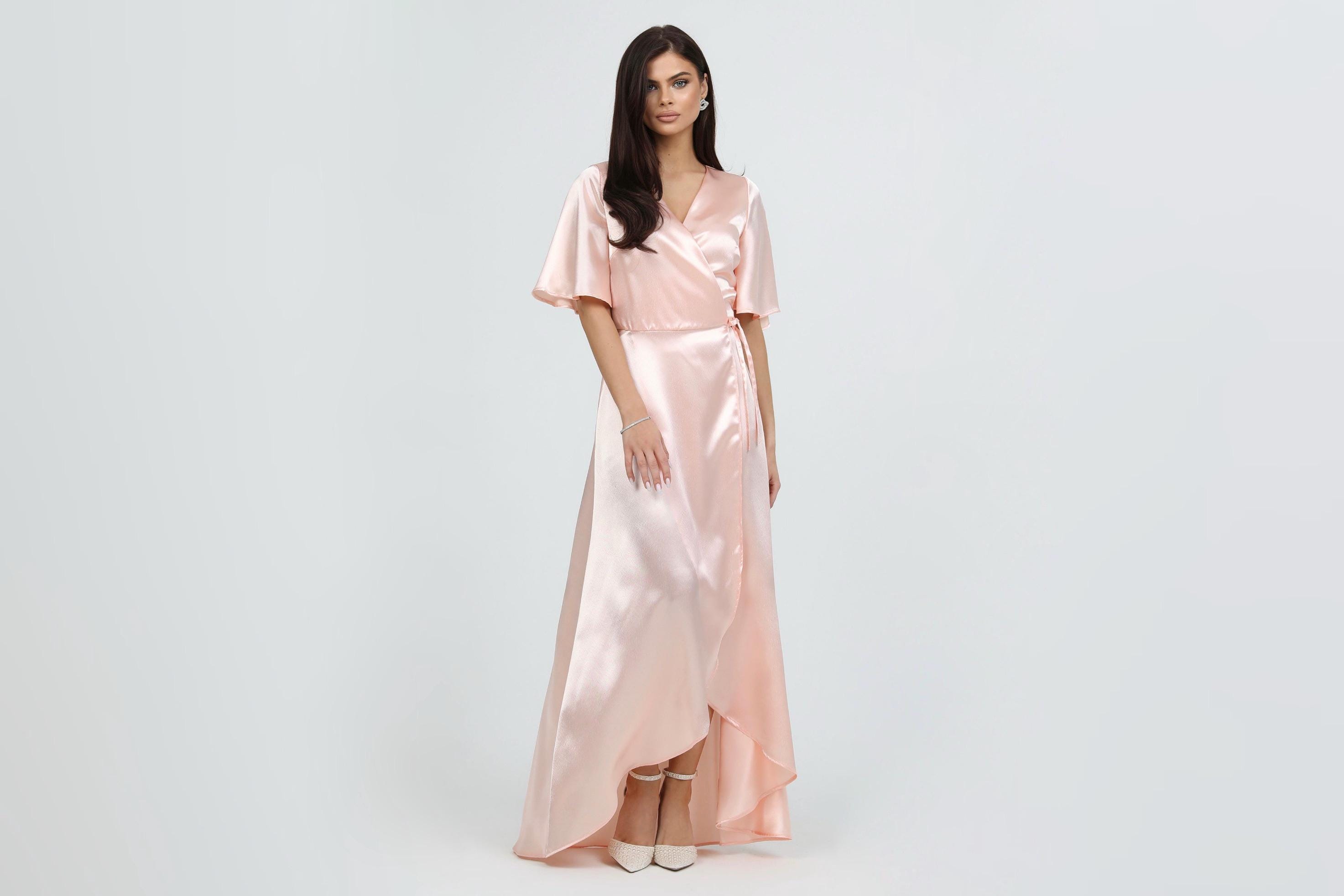 Abito in raso, abito avvolgente, abito rosa pesca, abito da damigella d'onore, abito da invitata al matrimonio, abito lungo, abito lungo in raso, abit