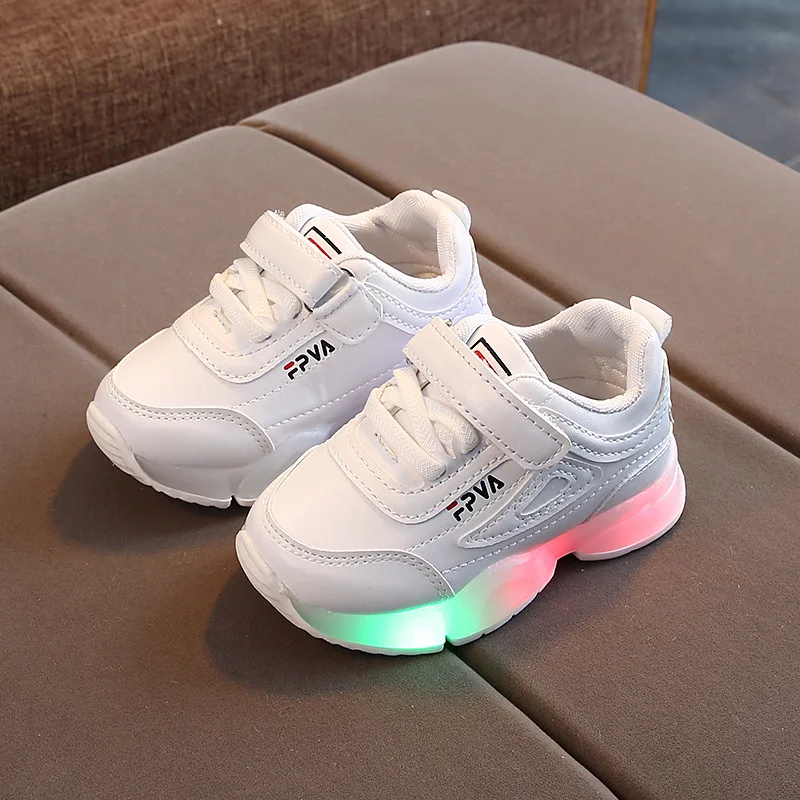 Neue Marken Mode Baby Casual Schuhe Kleinkinder Coole LED Beleuchtete Baby Mädchen Jungen Turnschuhe Tennis Glowing Cool Infant Tennis