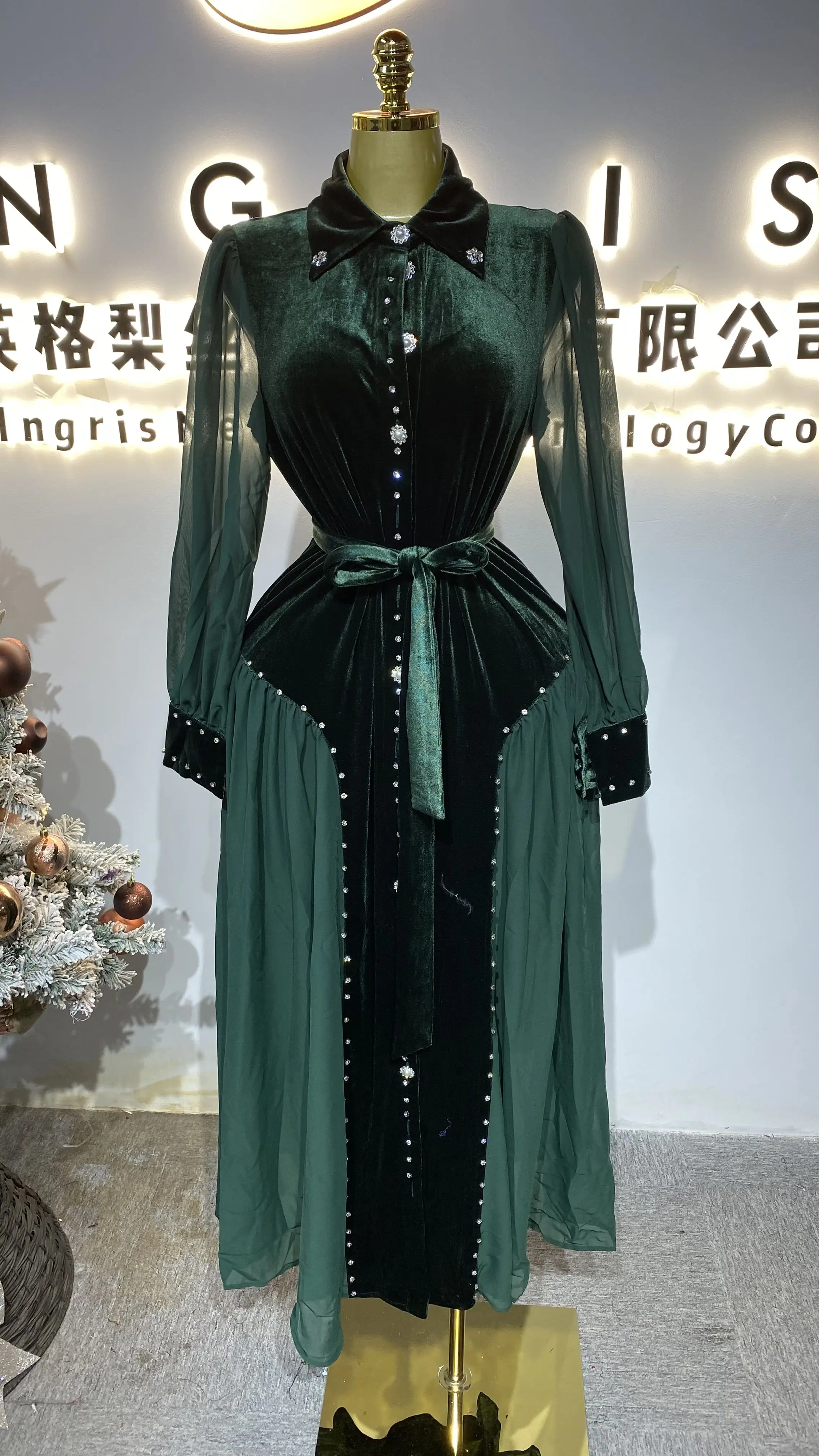 Custom-made autumn/winter long dress with lantern sleeves, velvet collar, and diamond buttons for parties.-GZXX466