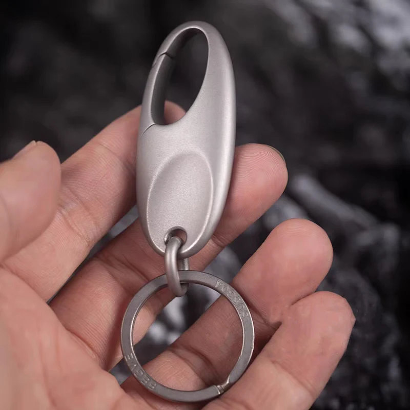 Minimalistischer Schlüsselanhänger aus Titanlegierung für Herren: Kreativer EDC-Schlüsselorganizer zum Umhängen | Personalisiertes Geschenk für Ihn – Ehemann, Vater Image