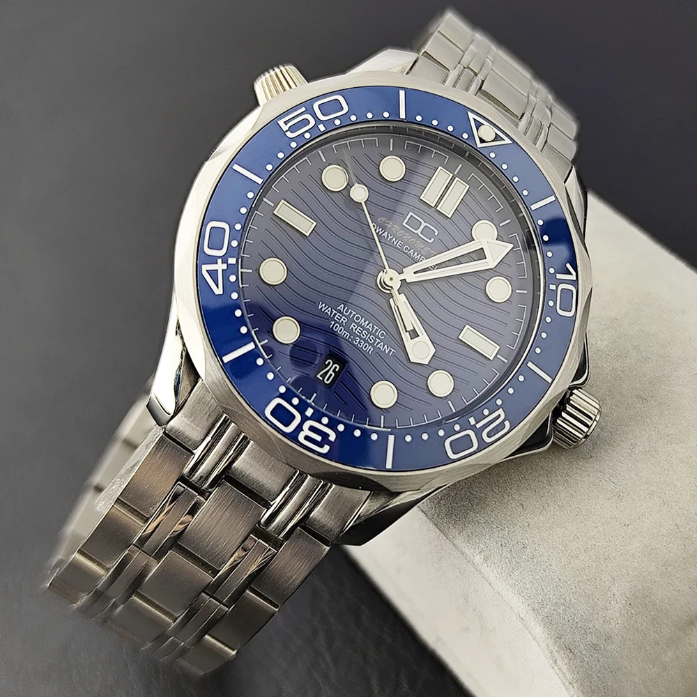 Neue Luxusuhr Wasserdichte Automatikuhr 6-Uhr-Kalenderuhren für Herren NH35-Uhrwerk Saphirglas Leuchtend Image