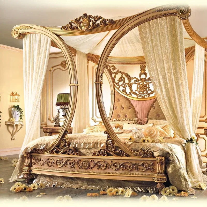 Europäisches Hofbett aus Massivholz, königliches Hauptschlafzimmer mit Doppelbett Image