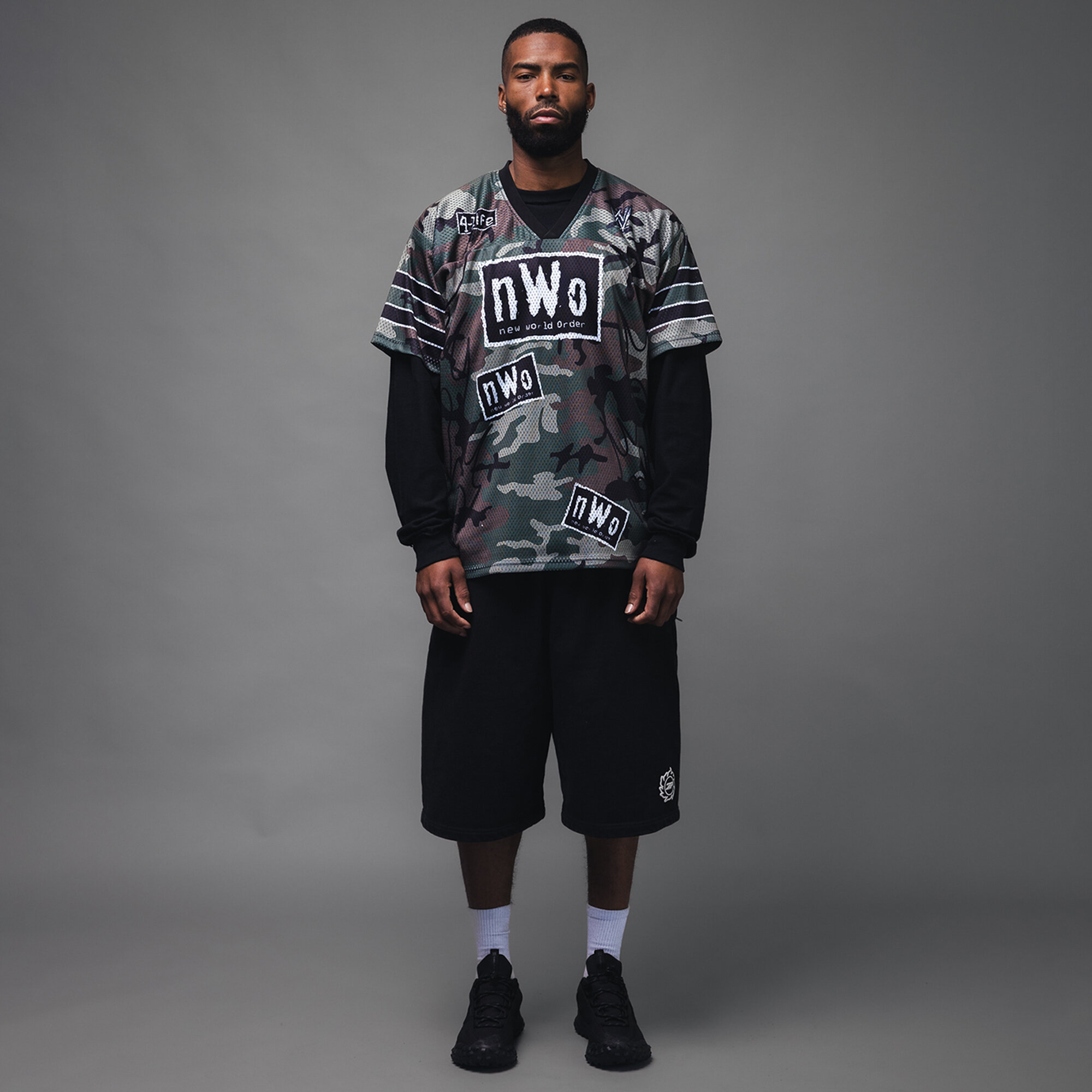 "WWE x Complex nWo Mesh Football Jersey – Camouflage – Herren" Image
