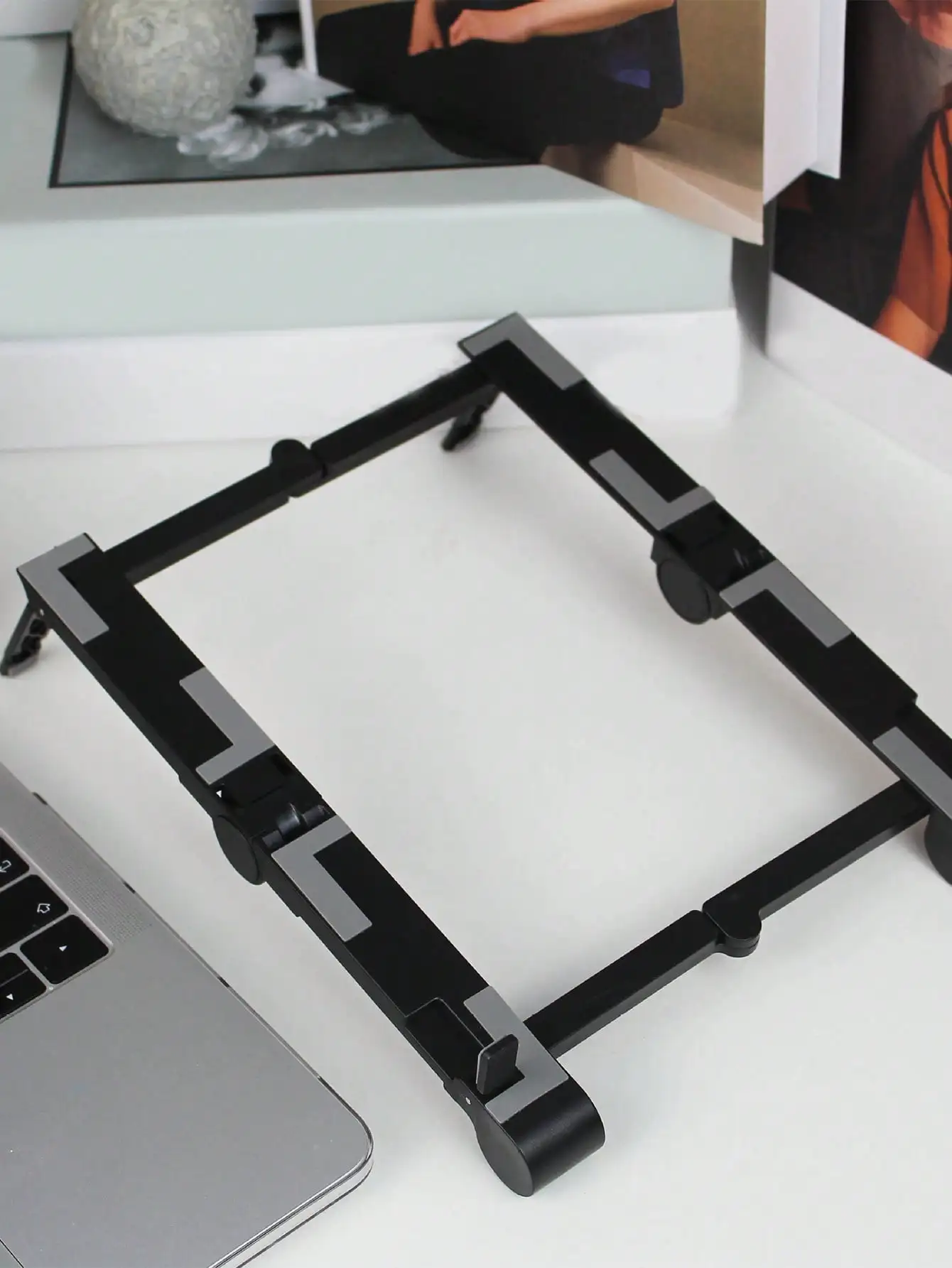 1 multifunktionaler, zusammenklappbarer, tragbarer Notebook-Ständer Image