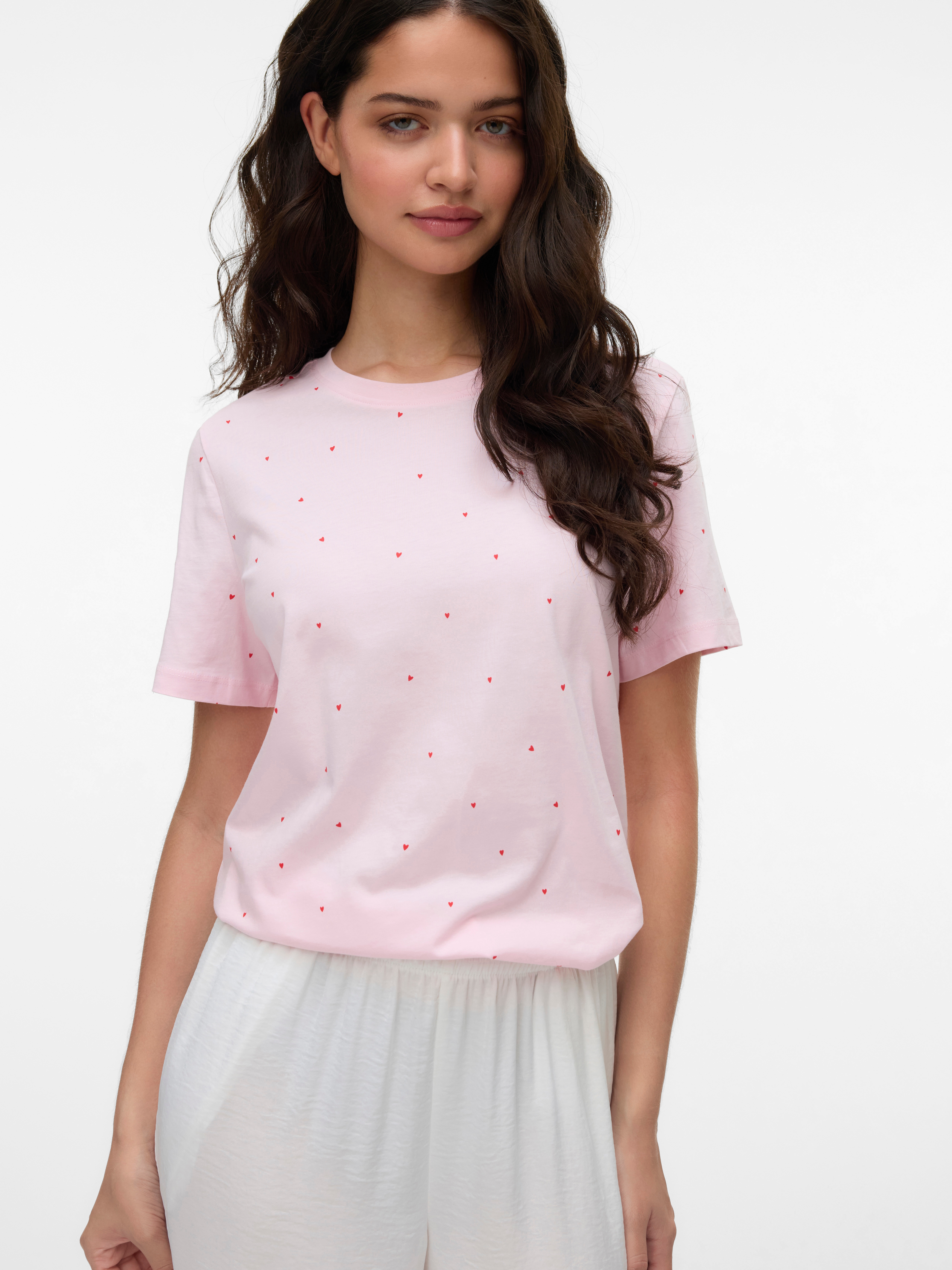 Kurzarmshirt VERO MODA "VMPAULINA AOP SS T-SHIRT GA JRS NOOS", Damen, Gr. S, pink, a, boo aop:rot hearts, Jersey, Obermaterial: 100% Baumwolle, bedruckt, normal, Rundhals, Shirts, Baumwolle, regular fit