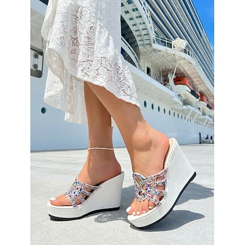 Rosa Keilsandalen für Damen mit Strassverzierungen – stilvolles Schuhwerk für Insel- und Kreuzfahrturlaube Image