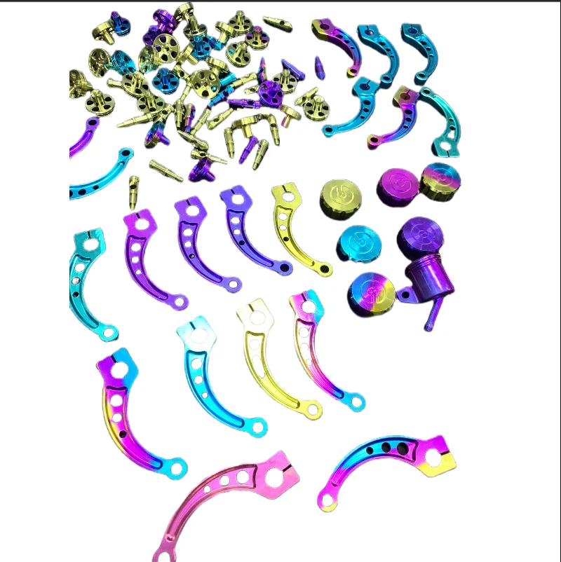 Parti per Moto in Titanio Gr5 Personalizzabili CNC Leva Freno Colorata Braccio Oscillante Braccio Freno Posteriore