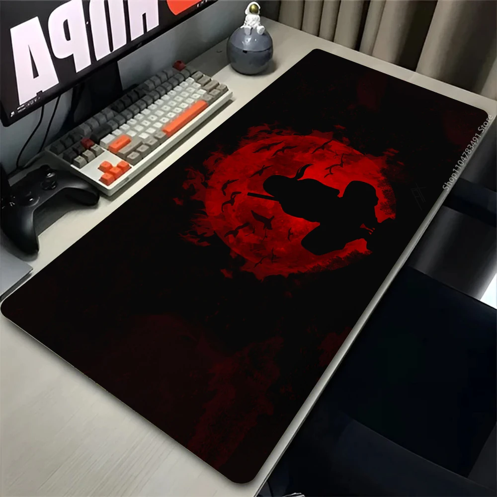 Naruto Itachi Uchiha Mauspads Gamer PC Computer Groß 900x400 XXL Schreibtischunterlage Tastatur Anime Gaming Zubehör Mauspad Teppich Image