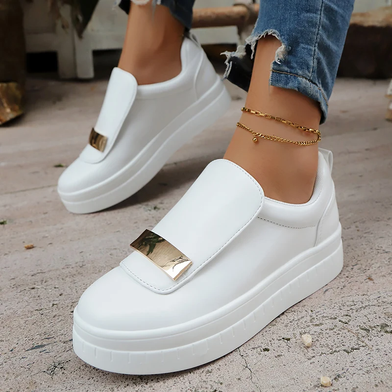 Mode Metall Dekor Weiße Turnschuhe für Frauen Leichte Slip-On Casual Schuhe Frau PU Leder Plattform Sport Schuhe Plus größe