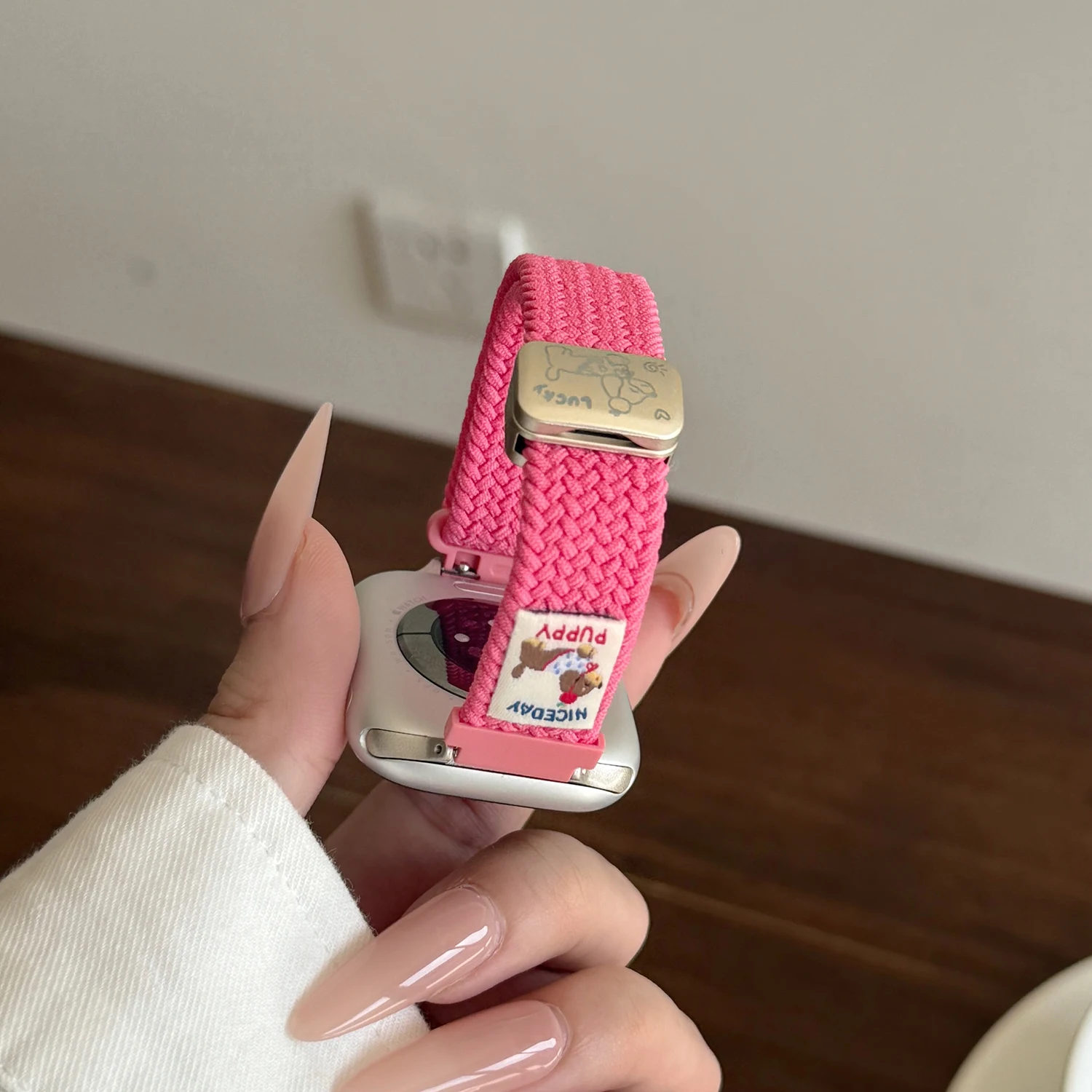 Niedliches gewebtes Nylonarmband mit Welpenmuster für Apple Watch 42/41/40/38/44/45/46/49 weibliches Magnetarmband für das Armband der IWatch-Serie Image