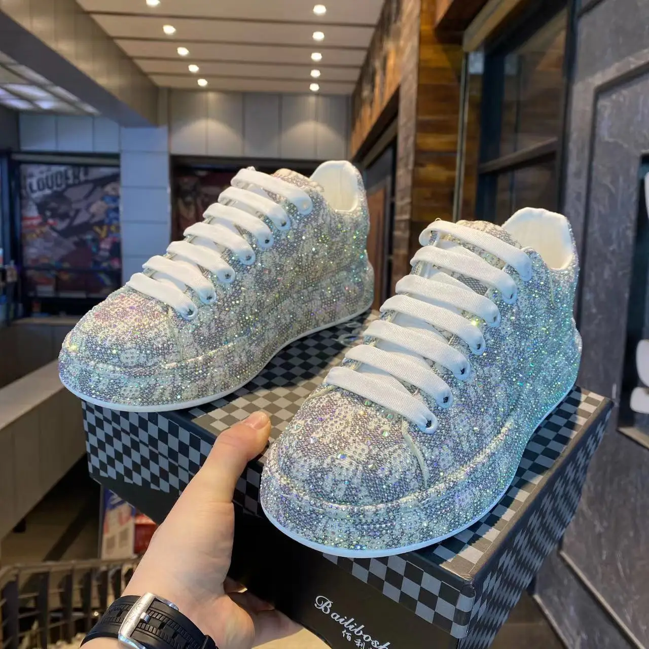 Europa Neue Schuhe für Männer Leder Casual Schuhe Trend Voller Kristall Flache Skateboard Plattform Schuhe Jugend Coole Chunky Sneaker