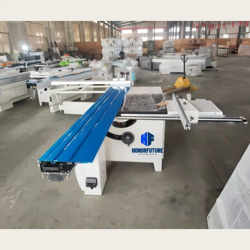 Hochpräzise Holzbearbeitungs-Schiebetischkreissäge für effizientes Schneiden, 45-Grad-Schneidemaschine im Angebot Image