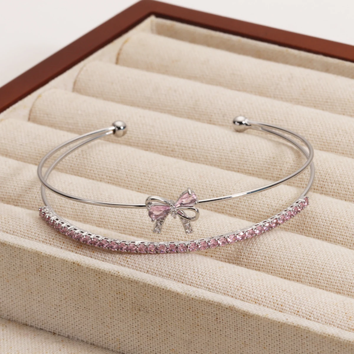 Neue Exquisite Einfache Rosa CZ Tennis Doppel Linie Offene Armreifen Elegante Mode Bowknot Süße Armbänder Frauen Sparkle Schmuck