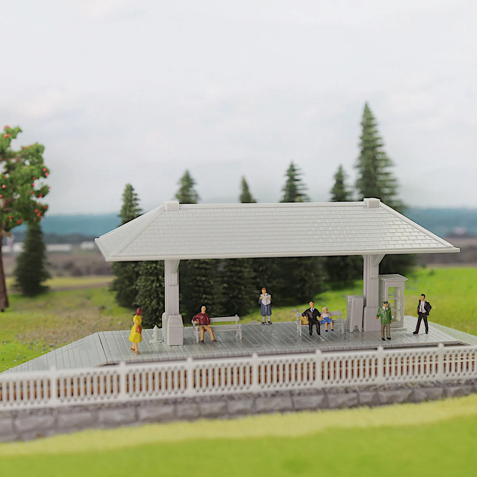 Evemodel HO Maßstab 1:87 unbemalte zerlegte Modellbahnhofplattform mit Bänken-Kit für Modellbahnseite ZTHO01JJ Image