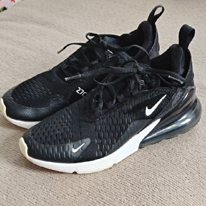 Nike Shoes | Youth Size 6.5 Nike Black And White Air Max 270 Sneakers, 6.5y Nike Shoes | Color: Black/White | Size: 6.5b