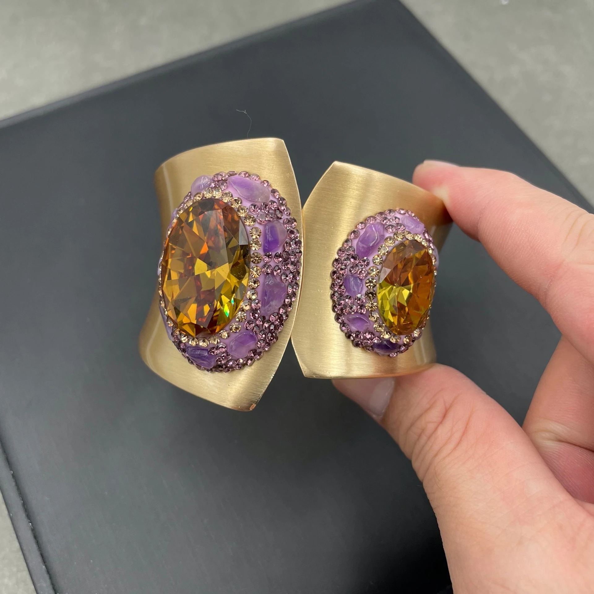 Amethyst kann eine Verbindung mit dem hochdimensionalen Bewusstsein des Universums aufgeben und die innere Weisheit des Erwachen. Image