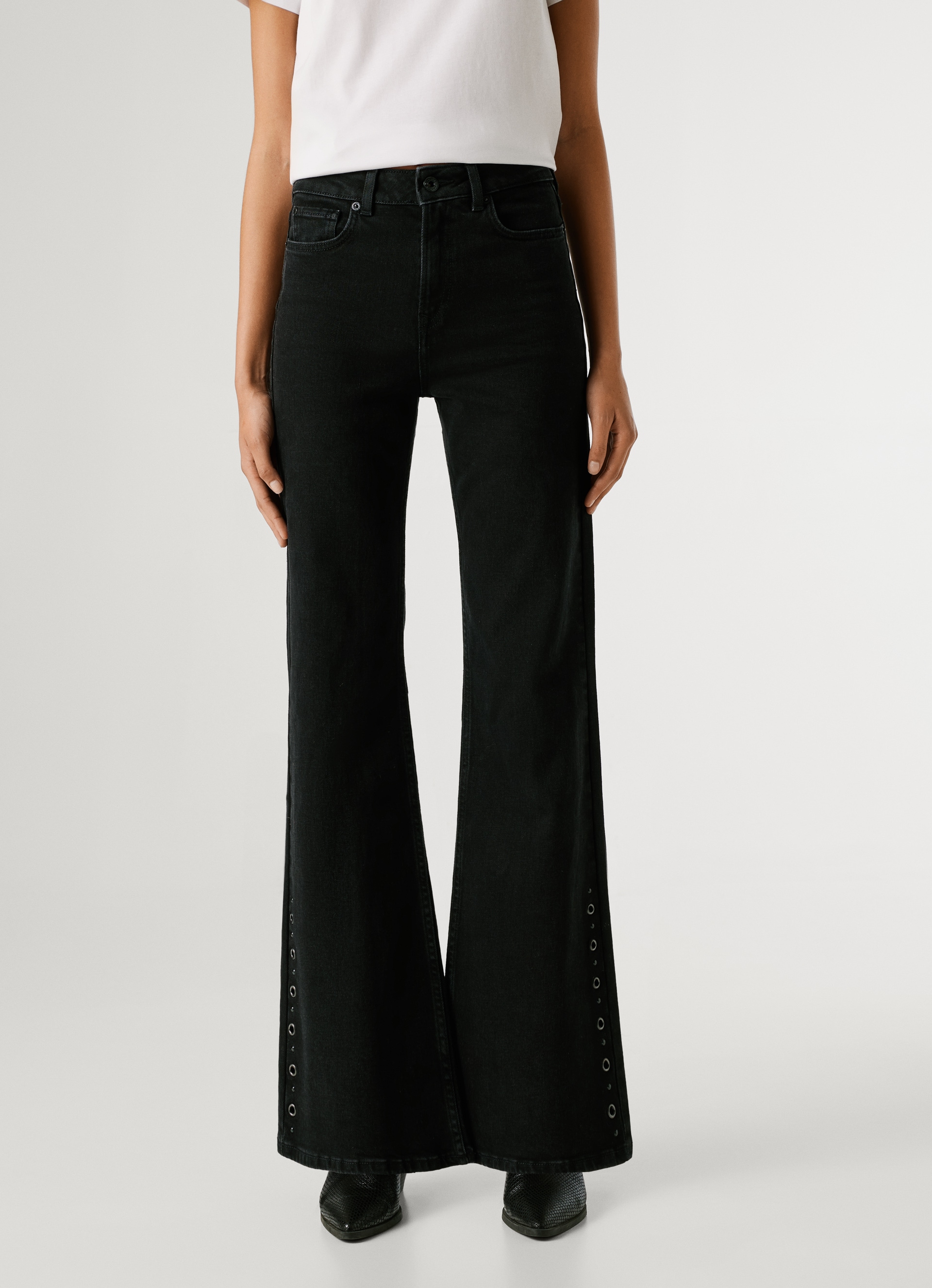 High-waist-Jeans PEPE JEANS "WILLA BLK", Damen, Gr. 28, Länge 32, schwarz, Denim/Jeans, Obermaterial: 99% Baumwolle, 1% Elasthan, unifarben, ausgestellt lang, Jeans High-Waist-Jeans, Flare Leg, mit dekorativen Nieten