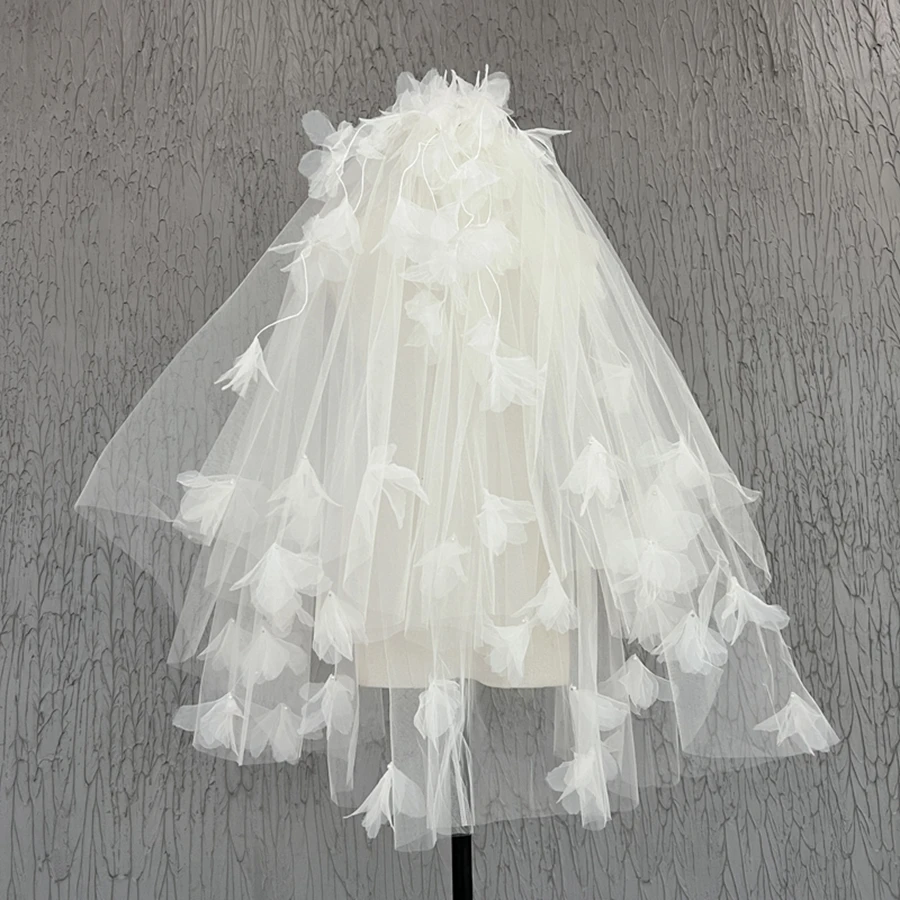 Neuankömmling Elfenbein kurze Braut schleier mit Metall kamm 3d Blumen zwei Schichten Voile de Mariée Braut Hochzeit Zubehör Image