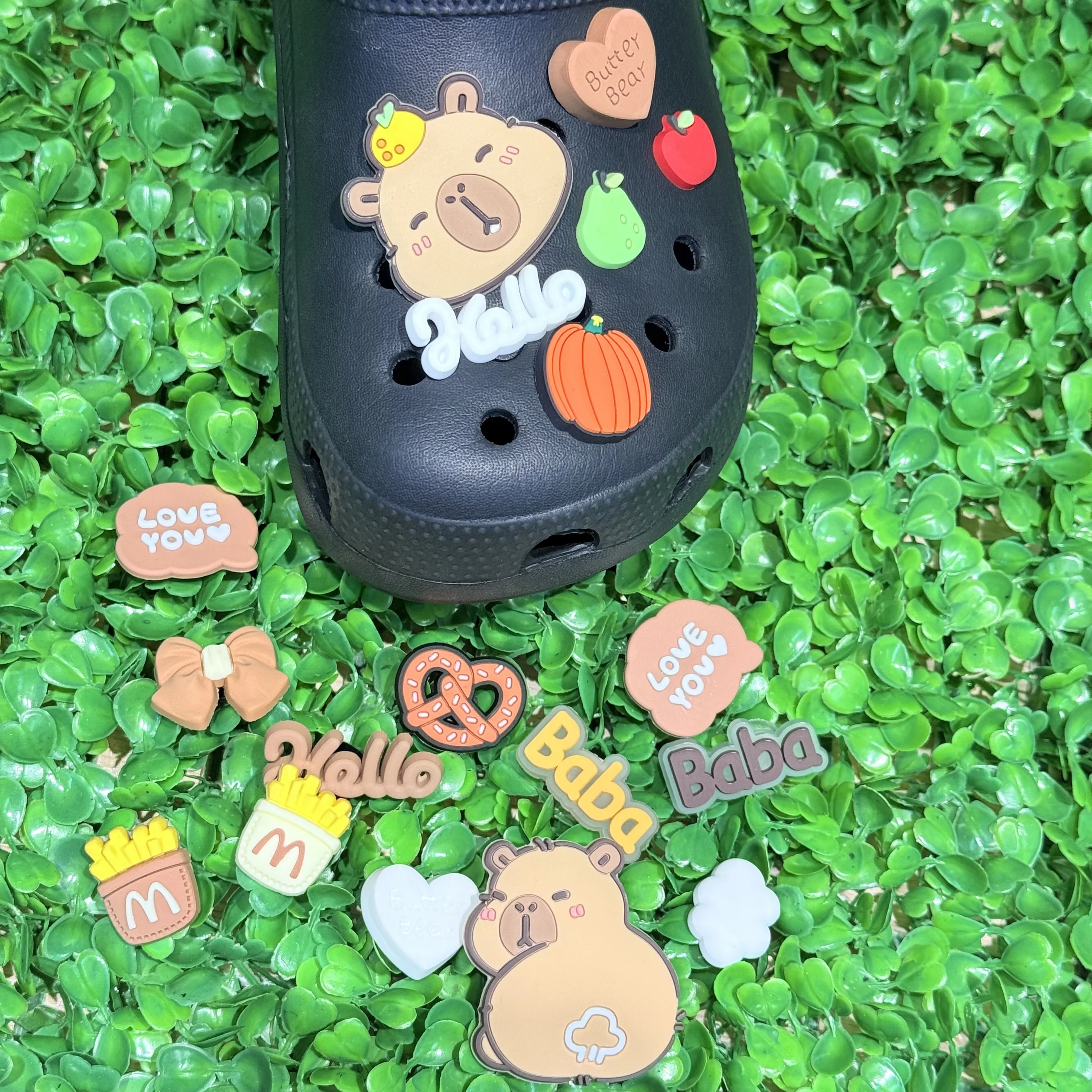 18 stücke Cartoon Tier Capybara Kürbis Chips Apfel Birne PVC Garten Schuhe Zubehör Kind Schuhe Taste Charms Sandalen Dekorationen
