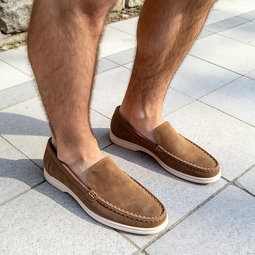 Lässige Herren-Slipper, bequemes Obermaterial aus Wildleder, leicht anzuziehen, perfekt für Strand, Resort und Urlaub. Image
