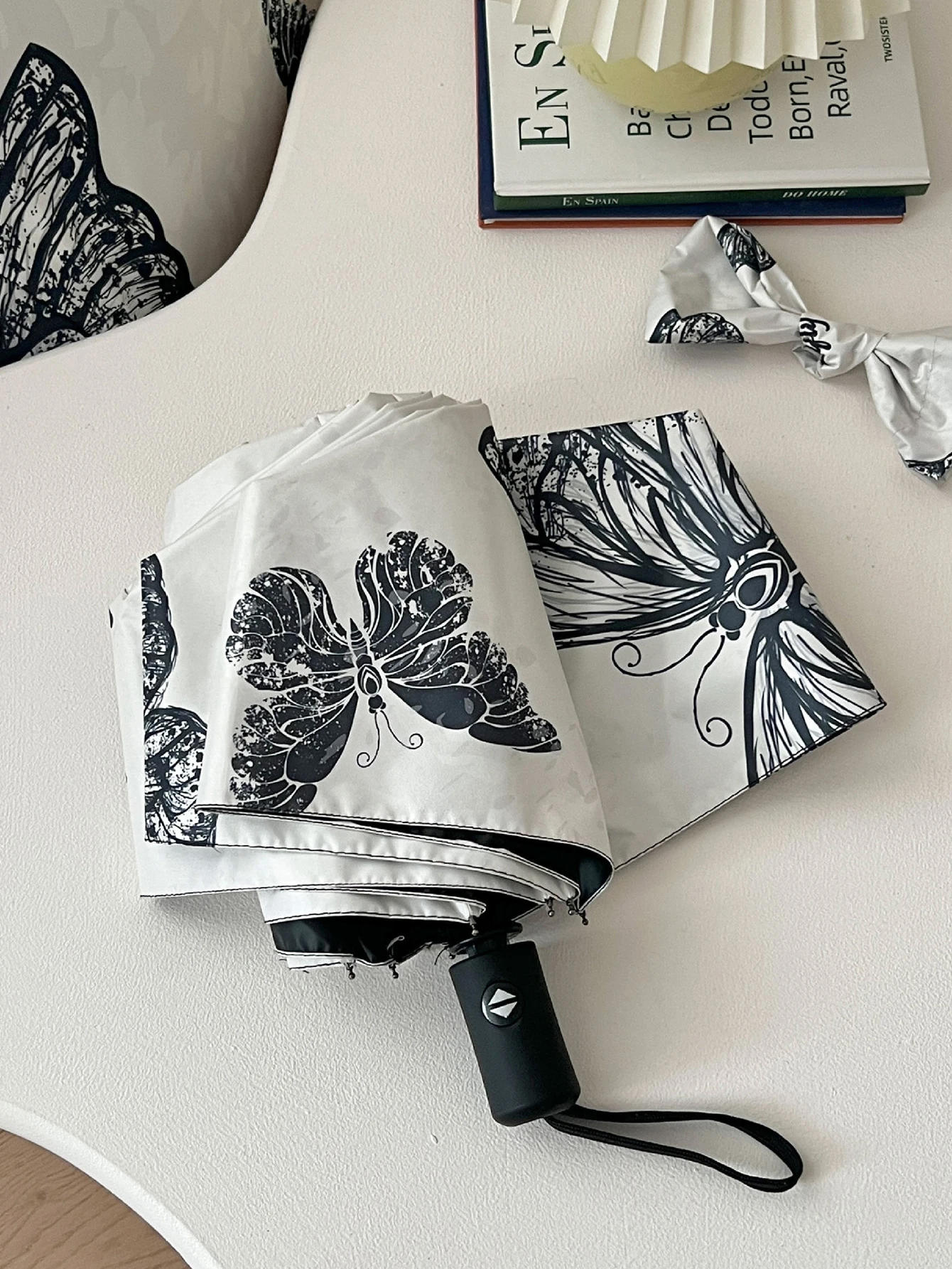 Voll automatischer Schmetterlings schirm, kompakter und tragbarer Sonnenschirm, Sonnenschutz und UV-Schutzschirm Image