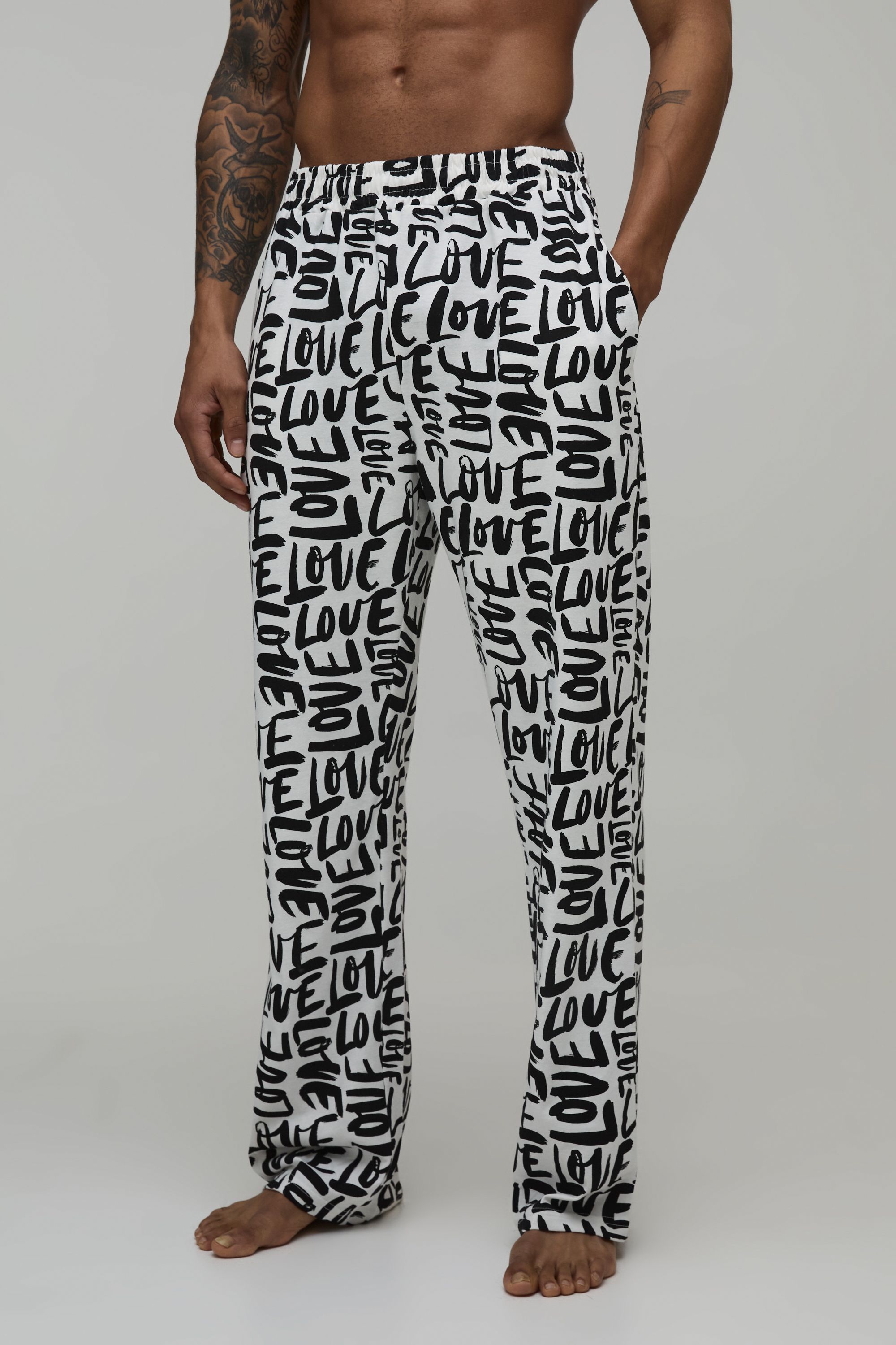Boohooman Mens Relaxed Love All Over Printed Valentines Loungewear Bottoms - White Cotton - Size Large | Boohooman Sale | Discount Designer Brands